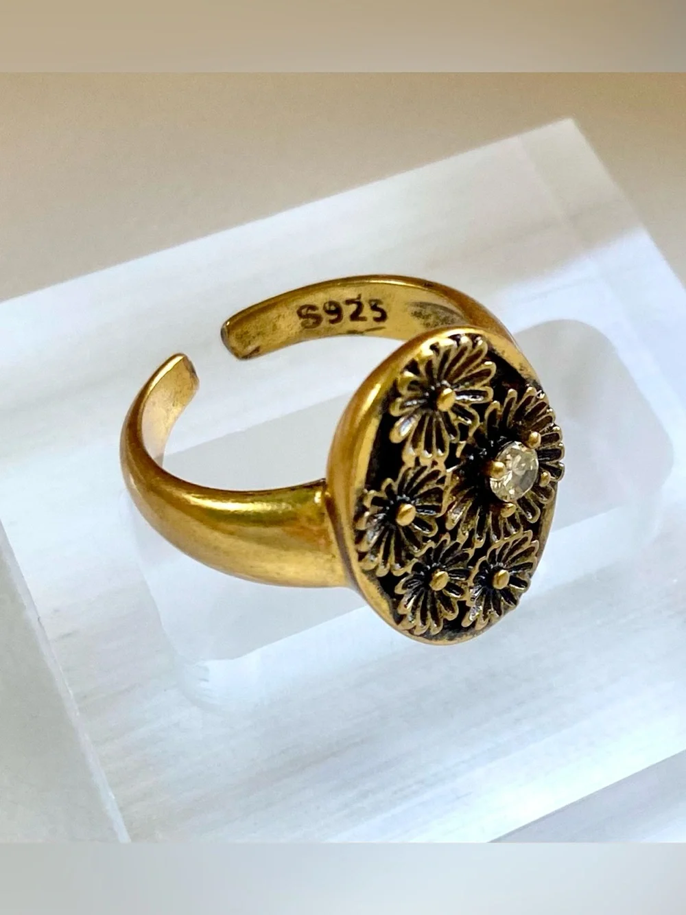 Daisy Ring with Black Floral Design and Central Clear Stone #daisy #floral